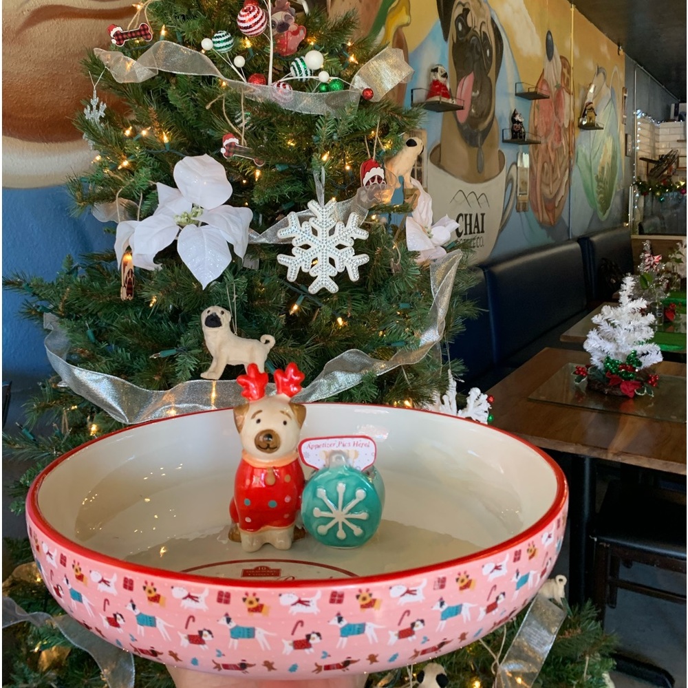 10 STRAWBERRY STREET CHRISTMAS PUG PLATTER WITH TOOTHPICK HOLDER!

ONE LEFT!!
